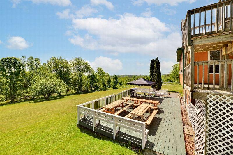 Spring Hill Recovery Center Porch and Patio Area
