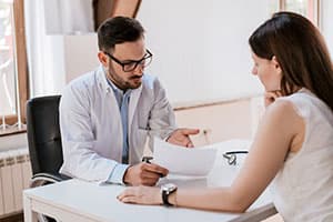 Female patient talking to male doctor